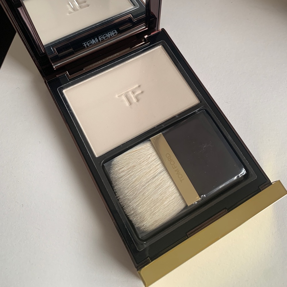 Tom Ford illuminating powder translucent pink finishing powder